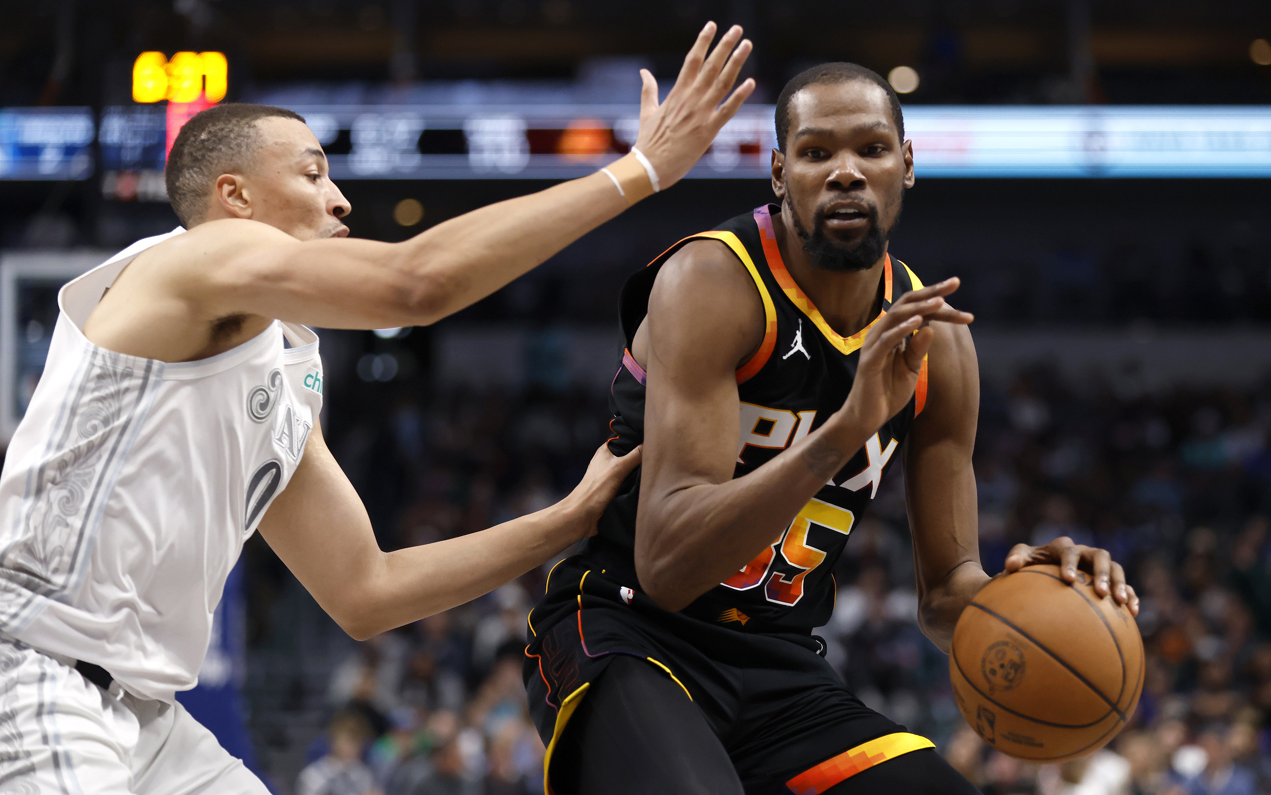 爱游戏平台-包含菲尼克斯太阳发布备战花絮，加时末段防线松动，NBA总决赛任务艰巨，训练强度明显提升的词条